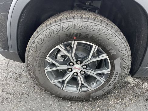 New 2026 GMC Acadia AT4 w/ Luxury Package AWD/4WD image 10