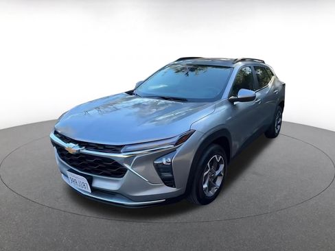 Used 2025 Chevrolet Trax LT image 7