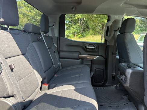 Used 2022 Chevrolet Silverado 1500 LT Trail Boss w/ LPO, Dark Essentials Package AWD/4WD image 11