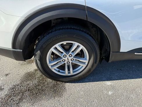 Used 2022 Ford Explorer XLT w/ Equipment Group 202A AWD/4WD image 27