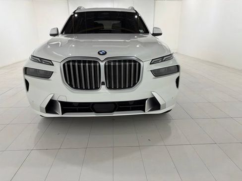 Used 2025 BMW X7 xDrive40i w/ Premium Package AWD/4WD image 8