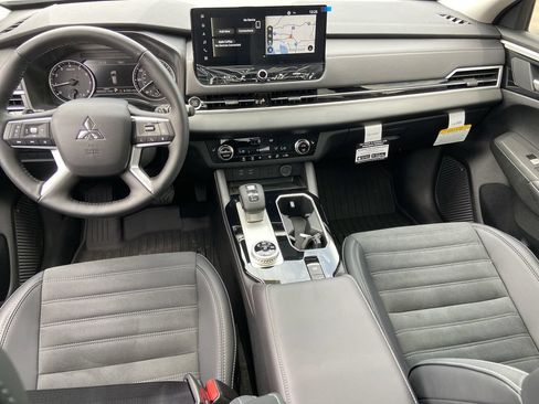 New 2026 Mitsubishi Outlander AWD image 17