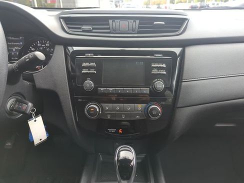 Used 2017 Nissan Rogue S image 22