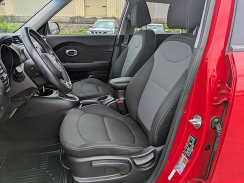 Used 2019 Kia Soul + FWD image 7