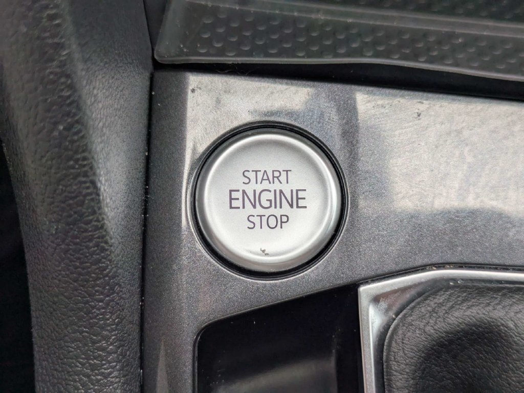 Certified 2024 Volkswagen Tiguan SE R-Line FWD image 35