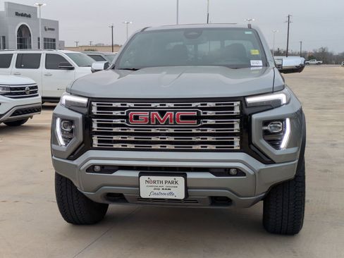 Used 2025 GMC Canyon Denali image 8