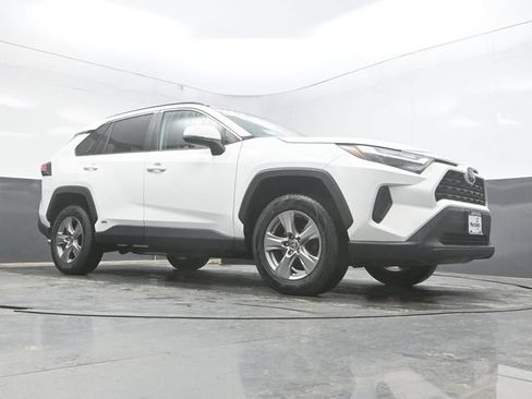 Used 2022 Toyota RAV4 XLE AWD/4WD image 37