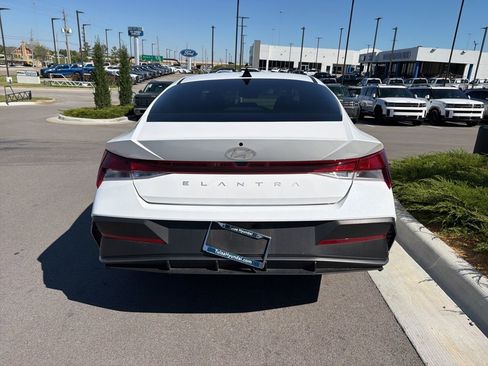 Certified 2024 Hyundai Elantra SE image 7