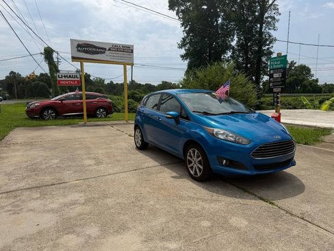 Used 2017 Ford Fiesta SE w/ Equipment Group 201A FWD image 5