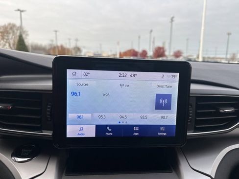 Used 2022 Ford Explorer XLT w/ Equipment Group 202A image 25