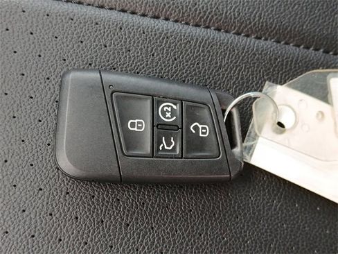 Used 2024 Volkswagen Tiguan SE w/ Panoramic Sunroof Package image 47