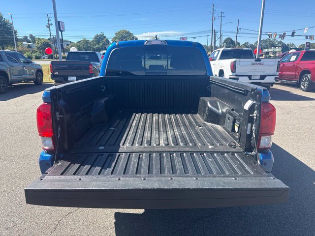 Used 2017 Toyota Tacoma TRD Off-Road w/ Premium & Technology Package AWD/4WD image 20