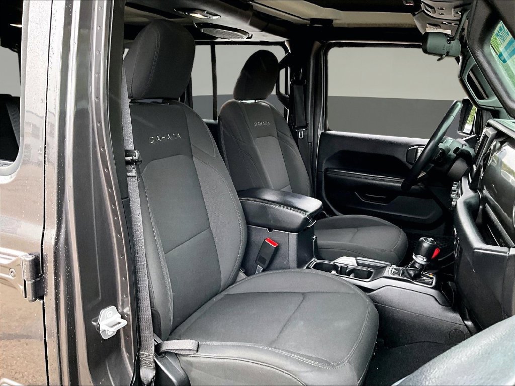 Used 2018 Jeep Wrangler Unlimited Sahara w/ Safety Group AWD/4WD image 30