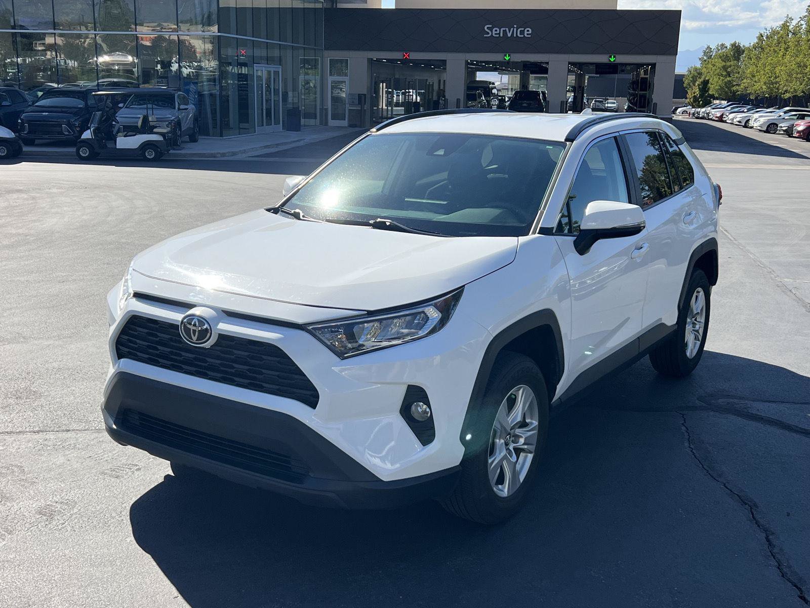Used 2020 Toyota RAV4 XLE AWD/4WD image 18