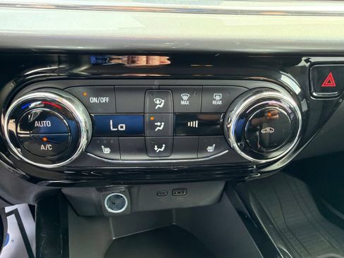 Used 2024 Chevrolet Trax LT w/ Driver Confidence Package FWD image 20