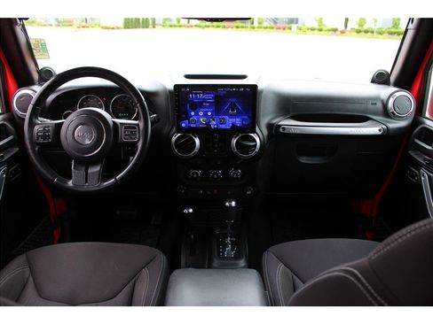 Used 2013 Jeep Wrangler Unlimited Sahara w/ Connectivity Group AWD/4WD image 10