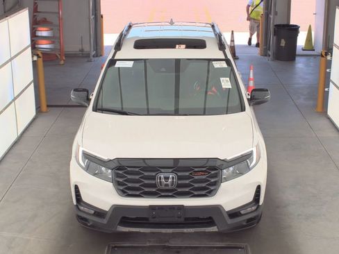 Used 2023 Honda Passport TrailSport image 2