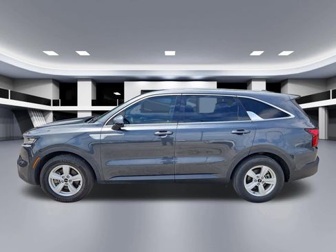 Used 2022 Kia Sorento LX FWD image 3