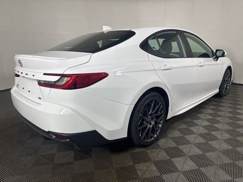 Used 2025 Toyota Camry SE image 3