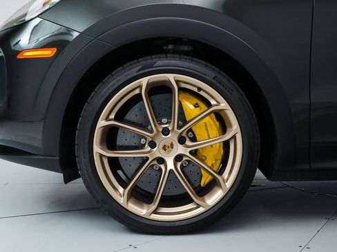 Used 2022 Porsche Cayenne Turbo GT image 40