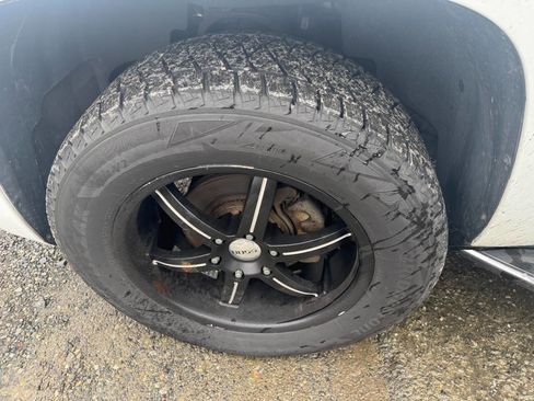 Used 2009 GMC Yukon XL Denali image 13