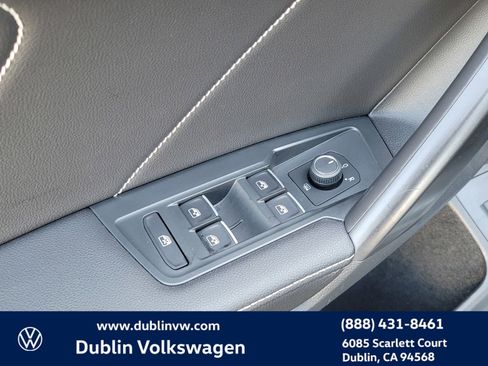 Used 2023 Volkswagen Tiguan SE R-Line image 18