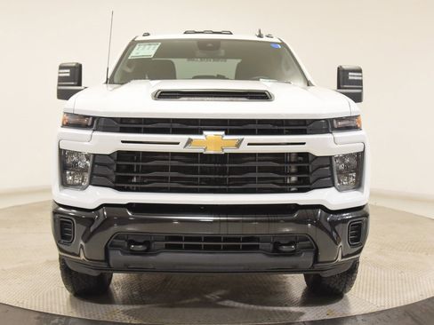 Used 2024 Chevrolet Silverado 2500 Custom w/ Custom Convenience Package image 3