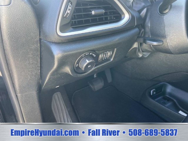Used 2025 Chrysler Pacifica Select FWD image 22