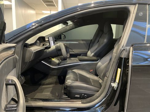 Used 2022 Tesla Model S image 16