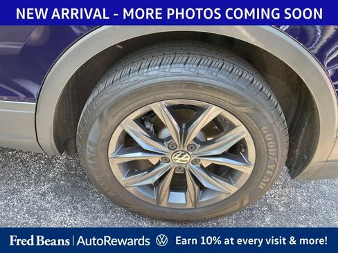 Used 2023 Volkswagen Tiguan SE w/ Panoramic Sunroof Package AWD/4WD image 7