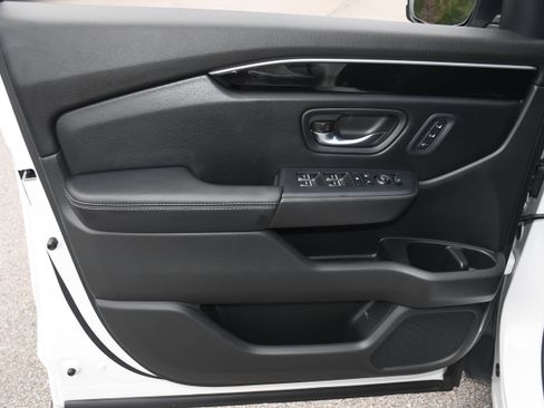 Used 2023 Honda Pilot Touring image 10