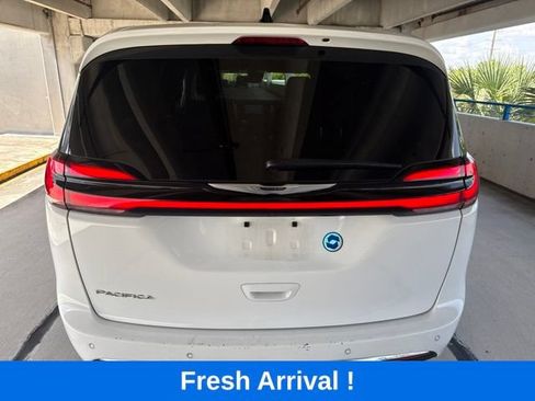 Used 2025 Chrysler Pacifica Select FWD image 17