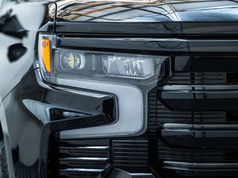 Used 2025 Chevrolet Silverado 1500 High Country w/ Midnight Edition AWD/4WD image 14