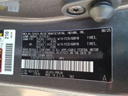 Used 2025 Toyota Sienna Platinum AWD/4WD image 29