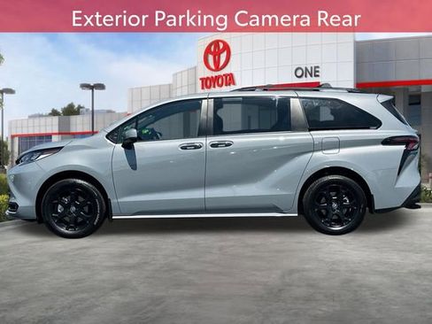 Used 2026 Toyota Sienna XLE Woodland Edition AWD/4WD image 10