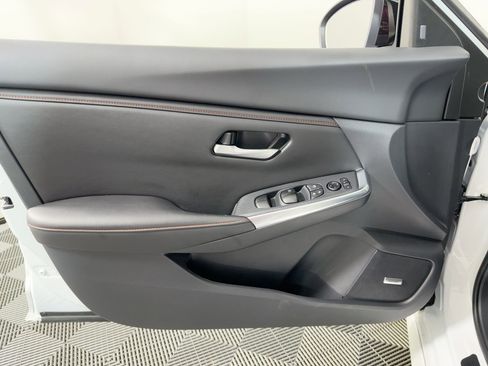 Used 2025 Nissan Sentra SR w/ SR Premium Package image 11