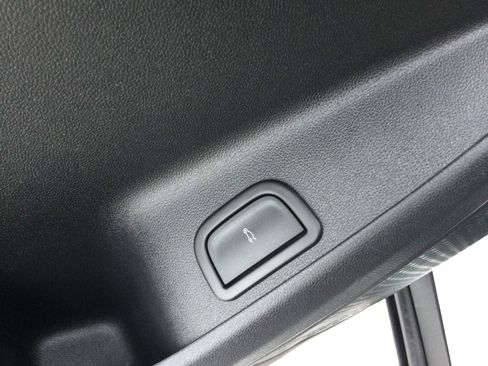 Used 2024 Chevrolet Traverse LT w/ Trailering Package image 11