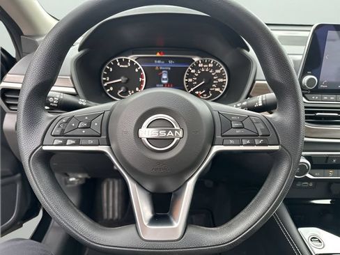Used 2023 Nissan Altima 2.5 SV AWD/4WD image 16