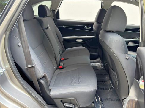 Used 2019 Kia Sorento FWD image 30