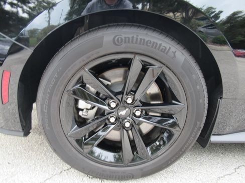 Used 2025 Ford Mustang GT RWD image 9