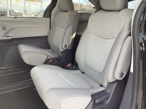 Used 2024 Toyota Sienna LE image 14