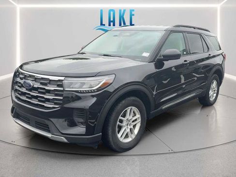 Certified 2025 Ford Explorer Active AWD/4WD image 3
