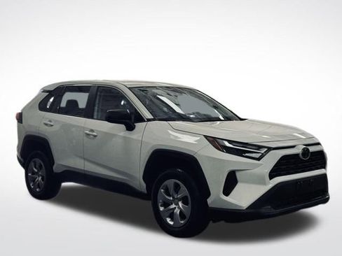 Used 2024 Toyota RAV4 LE image 4