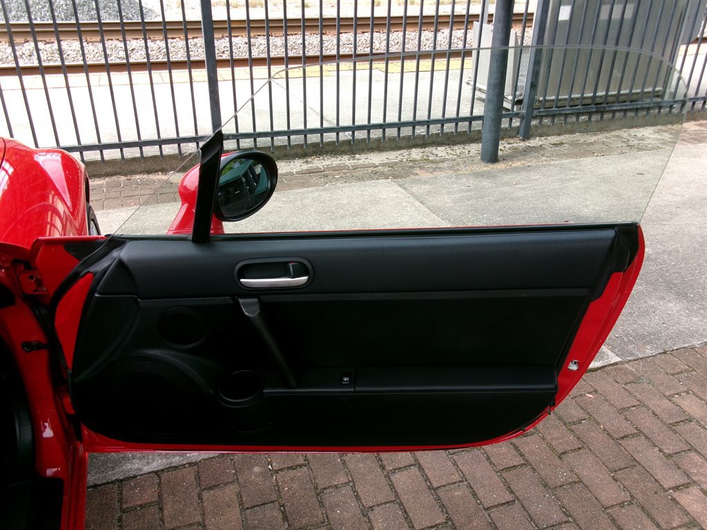 Used 2006 MAZDA MX-5 Miata Sport RWD image 10