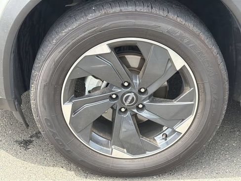 Used 2025 Nissan Rogue SV FWD image 7