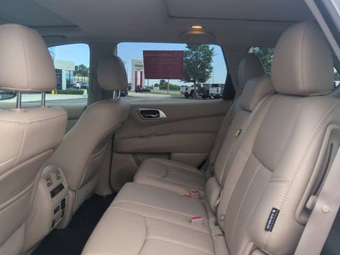 Used 2020 Nissan Pathfinder Platinum FWD image 15