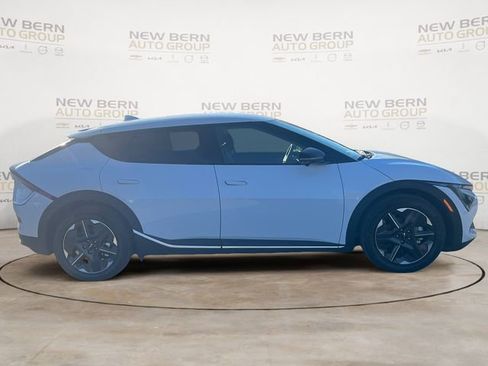 New 2025 Kia EV6 Light w/ Light LR Technology Package RWD image 6