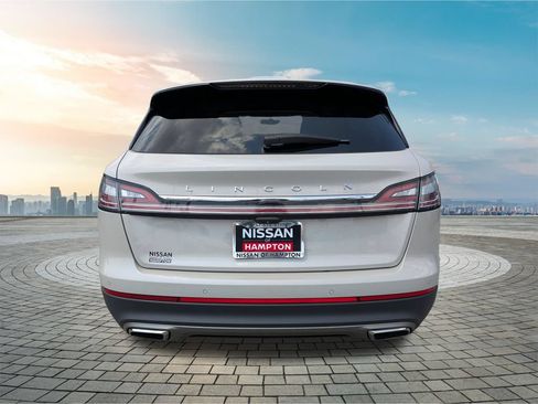 Used 2022 Lincoln Nautilus Reserve AWD/4WD image 6