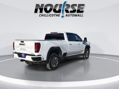 Used 2022 GMC Sierra 2500 AT4 w/ AT4 Preferred Package AWD/4WD image 8