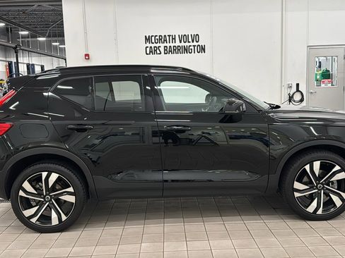 Used 2023 Volvo XC40 B5 Ultimate w/ Climate Package image 4